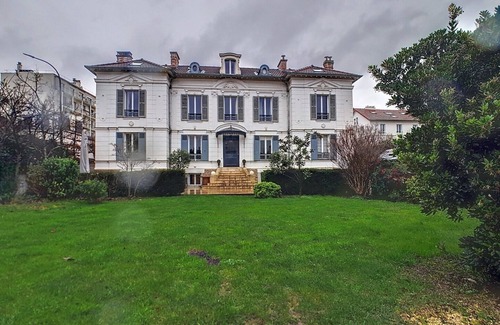 Asnieres-sur-Seine Villa | À 10 minutes de Paris ! Villa historique avec grand jardin et parking