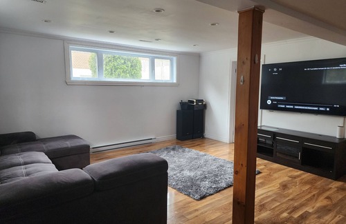 Laval Maison | À 5 minutes de Montréal, maison de 4 chambres et piscine située à Laval Duvernay