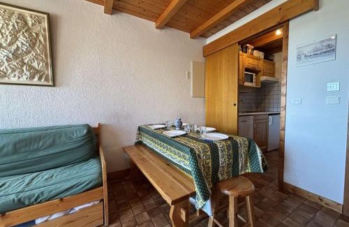Crest-Voland Appartement | À deux pas des pistes : Appartement 2 pièces cabine à Crest-Voland – 4-6 pers. - FR-1-595-65
