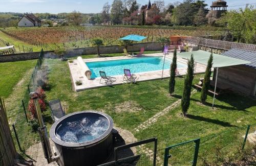 Le Menoux Maison | À louer : Ancienne forge avec sauna, piscine, proche plage et sites historiques - FR-1-591-193