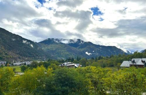 Alt Aneu Appartement | Àtic de luxe i rústic a Esterri d'Àneu by RURAL D'ÀNEU