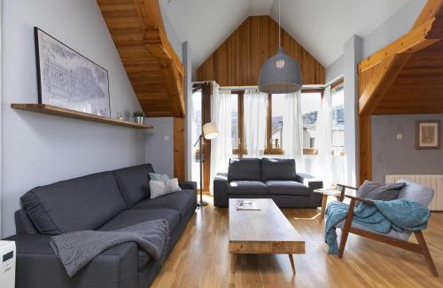 Panticosa Appartement | Ático de Pao by BeValle