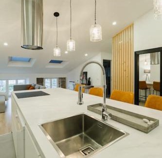 Lugo Appartement | Ático Isabel, diseño y calidez junto a la Muralla Romana