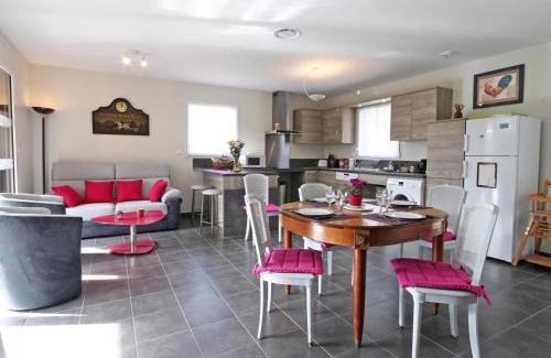 Saint-Martin-d'Ecublei Maison | Écogîte confortable avec jardin clos, adapté PMR, proche de la forêt et de L'Aigle, jusqu'à 8 pers. - FR-1-497-23