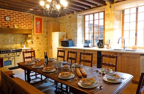 Herisson Maison | Élégant cottage médiéval restauré avec piscine, cheminée, proche du golf et attractions culturelles - FR-1-489-335