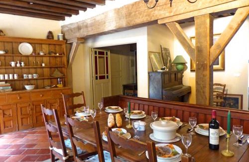 Herisson Maison | Élégant cottage médiéval restauré avec piscine, cheminée, proche du golf et attractions culturelles - FR-1-489-335