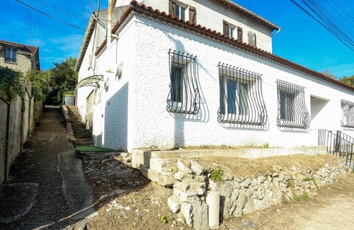 Montereau-Fault-Yonne Maison | Élégante chambre