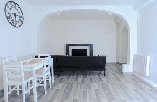 Montereau-Fault-Yonne Maison | Élégante chambre