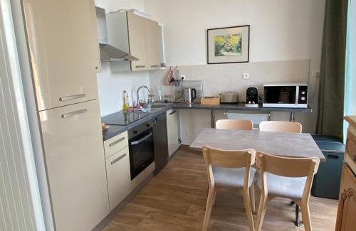 Dieppe Appartement | Établissement 3 étoiles avec ASCENSEUR, 3 appartements lumineux vue port avec balcon, 200m de la mer, Wifi Fibre, tous service inclus
