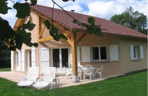 Marigny Maison | Évasion Boisée : Gîte de Plain-pied, 80m² Près de la Forêt et du lac de Chalain