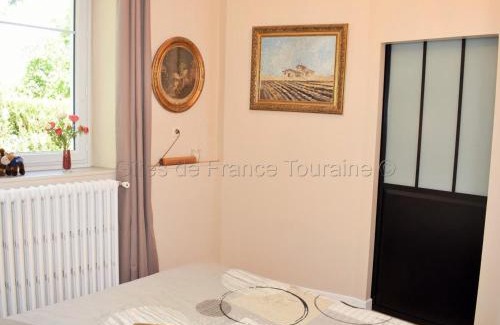 Tauxigny Maison | Évasion champêtre : Gîte enchanteur avec jardin clos, rivière et tout confort près des Châteaux de la Loire. - FR-1-381-506