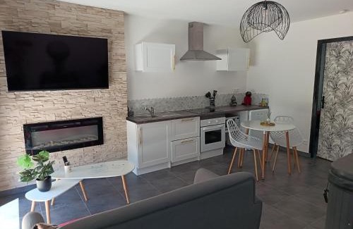 Rosieres-pres-Troyes Appartement | Évasion romantique avec jacuzzi intérieur