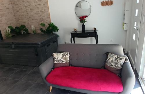 Rosieres-pres-Troyes Appartement | Évasion romantique avec jacuzzi intérieur