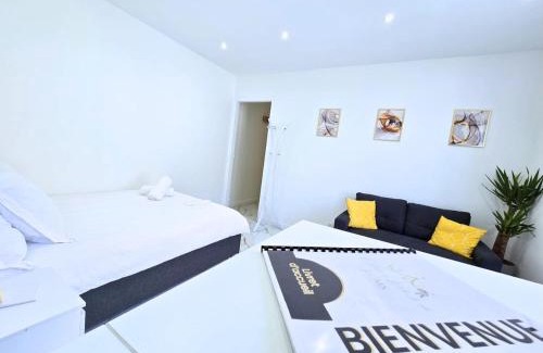Reims Appartement | Ô Sacrée Détente de Reims -Spa privatif - Proche de la gare & centre ville