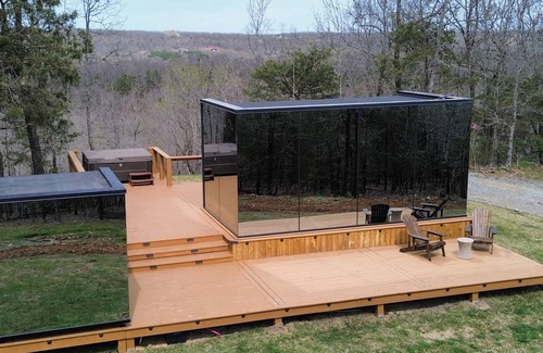 Conway Maison | ÖÖD Mirror House at SkyEagle Ridge