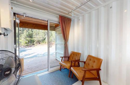 Saint-Simeon Chalet De Ski | Öbois Charlevoix - ÖBox lake view