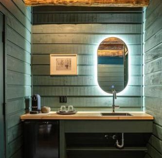 Saint-Simeon Chalet De Ski | ÖBois Charlevoix - L'Écurie 3 Studio
