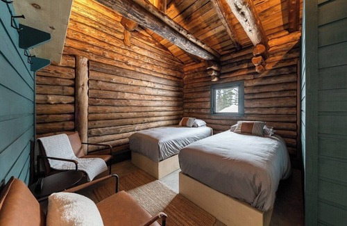 Saint-Simeon Cabine | ÖBois Charlevoix: L'Écurie 2 (chambre)