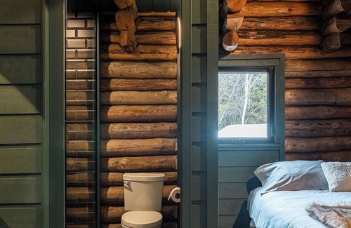 Saint-Simeon Cabine | ÖBois Charlevoix: L'Écurie 4 (chambre)
