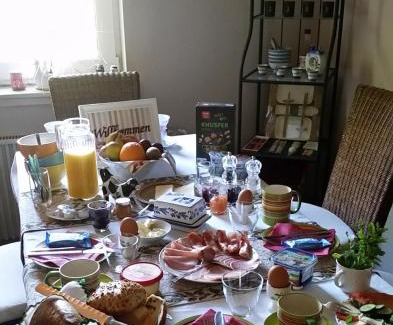Kirchhundem Appartement | Übernachten in unseren Crutpracht Gästezimmern mit großem Bauernfrühstück, ab April 24 auch in der DUFFEL-SCHEUNE