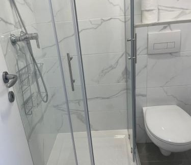 Postojna Appartement | Škorenjček Studio