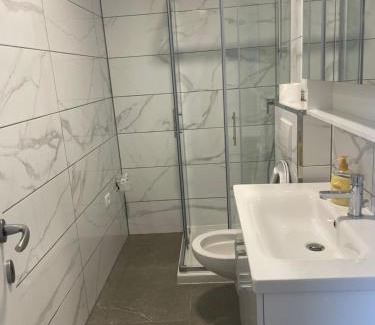 Postojna Appartement | Škorenjček Studio
