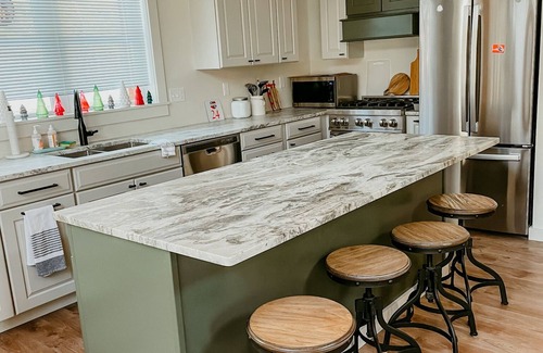Eidelweiss Village Maison | ʕ ᴥ ʔ Mountain views, minutes to beaches, family friendly, close to N Conway.