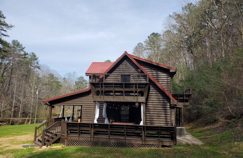 Tate Maison | ʕ ᴥ ʔ Private Pond on 7 acres - Honey's Hideaway