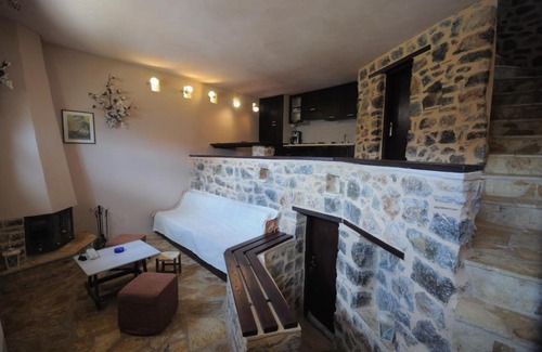 Amfikleia-Elateia Chalet De Ski | ΕΥμορφο σαν παραμύθι ΑΜΥΓΔΑΛΙΑ