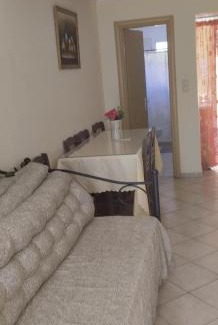 Lixouri Maison | ΜΟΝΟΚΑΤΟΙΚΙΑ ΑΝΕΞΑΡΤΗΤΗ ΣΕ ΚΕΝΤΡΙΚΟ ΔΡΟΜΟ