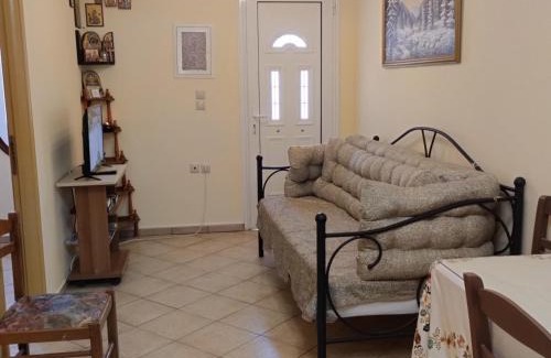 Lixouri Maison | ΜΟΝΟΚΑΤΟΙΚΙΑ ΑΝΕΞΑΡΤΗΤΗ ΣΕ ΚΕΝΤΡΙΚΟ ΔΡΟΜΟ