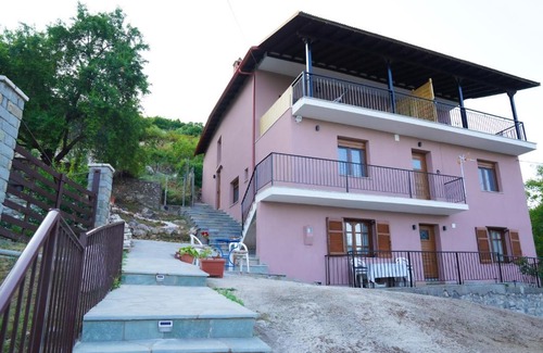 Mavranaioi Maison | ΤΟ ΜΠΑΛΚΟΝΙ ΤΟΥ ΟΡΛΙΑΚΑ ΑΥΡΑ