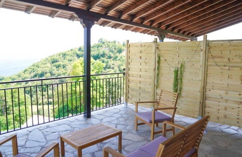 Mavranaioi Maison | ΤΟ ΜΠΑΛΚΟΝΙ ΤΟΥ ΟΡΛΙΑΚΑ ΑΥΡΑ