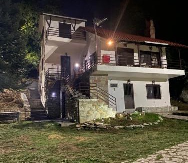 Kalivia Filaktis Maison | Το σαλέ της λίμνης