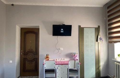 Kyrgyzstan Maison | Дом Паризата Үсөнова