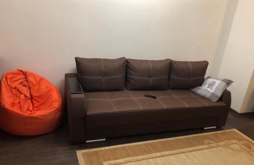 Svyatoshyns'kyi District Appartement | Затишна 2х кімнатна квартира біля метро Академмістечко