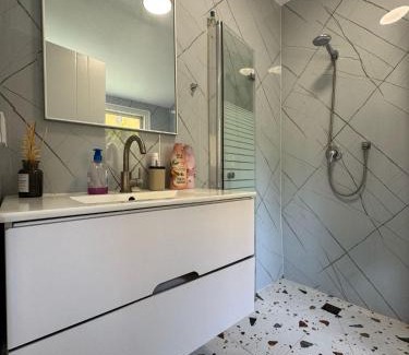 Nahariya Appartement | Квартира с современным ремонтом