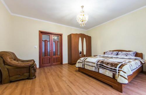 Svyatoshyns'kyi District Appartement | Комфортная двухкомнатная квартира возле метро Академгородок