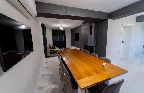 Hisarja Maison | Къща за гости Катлея