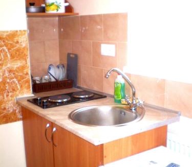Mykolaiv Appartement | НЕБОЛЬШАЯ СТУДИЯ центр Николаева на Соборной-Макарова Макдональдс диван и кресло 2 этаж Wi-Fi