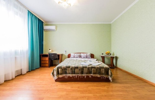 Svyatoshyns'kyi District Appartement | Просторная однокомнатная квартира возле скоростного трамвая