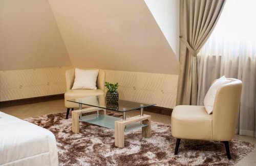 Zhashkiv Hôtel | Родичі