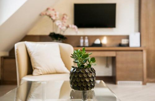 Zhashkiv Hôtel | Родичі