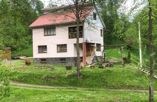 Yasinya Maison | Садиба На лужку