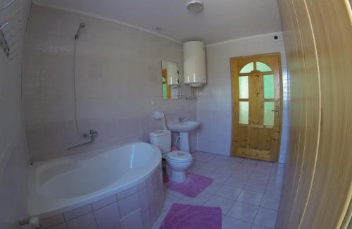 Yasinya Maison | Садиба На лужку