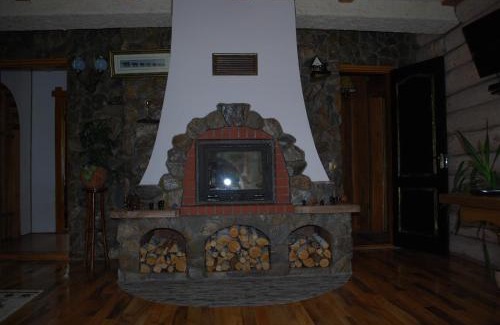 Pochaiv Maison | Смерекова хата