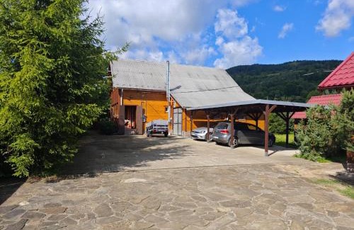 Yaremche Maison | Смерековий двір
