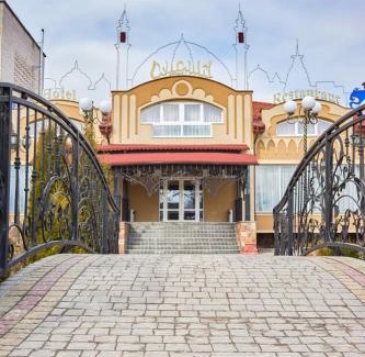 Berezhany Hôtel | Східний