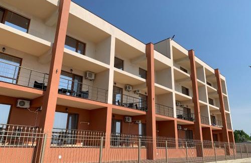 Karolino-Bugaz Hôtel | Три Слона