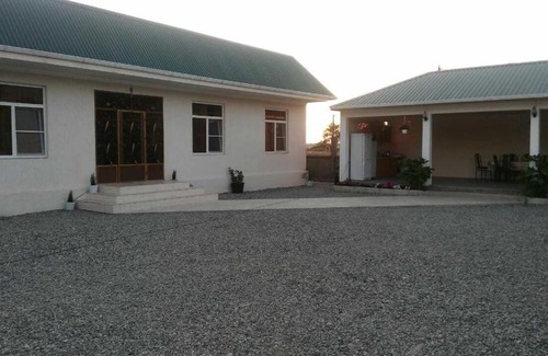 Alakhadzi Maison | У Сусанны